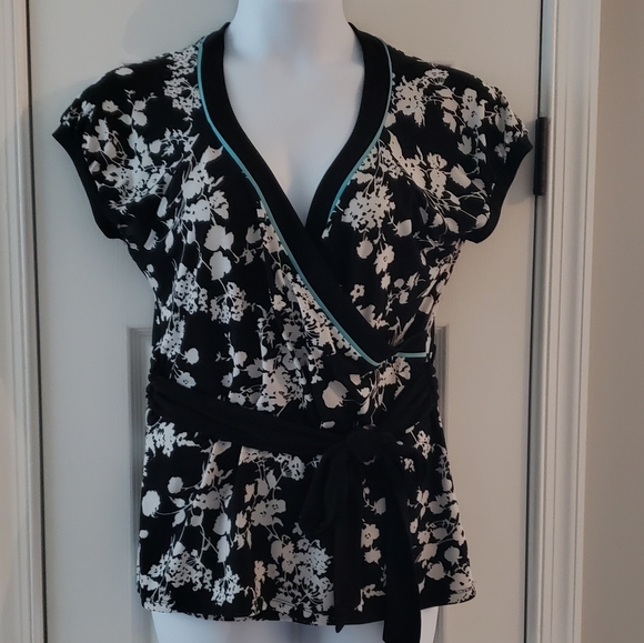 Patterned Wrap Top - Picture 1 of 4
